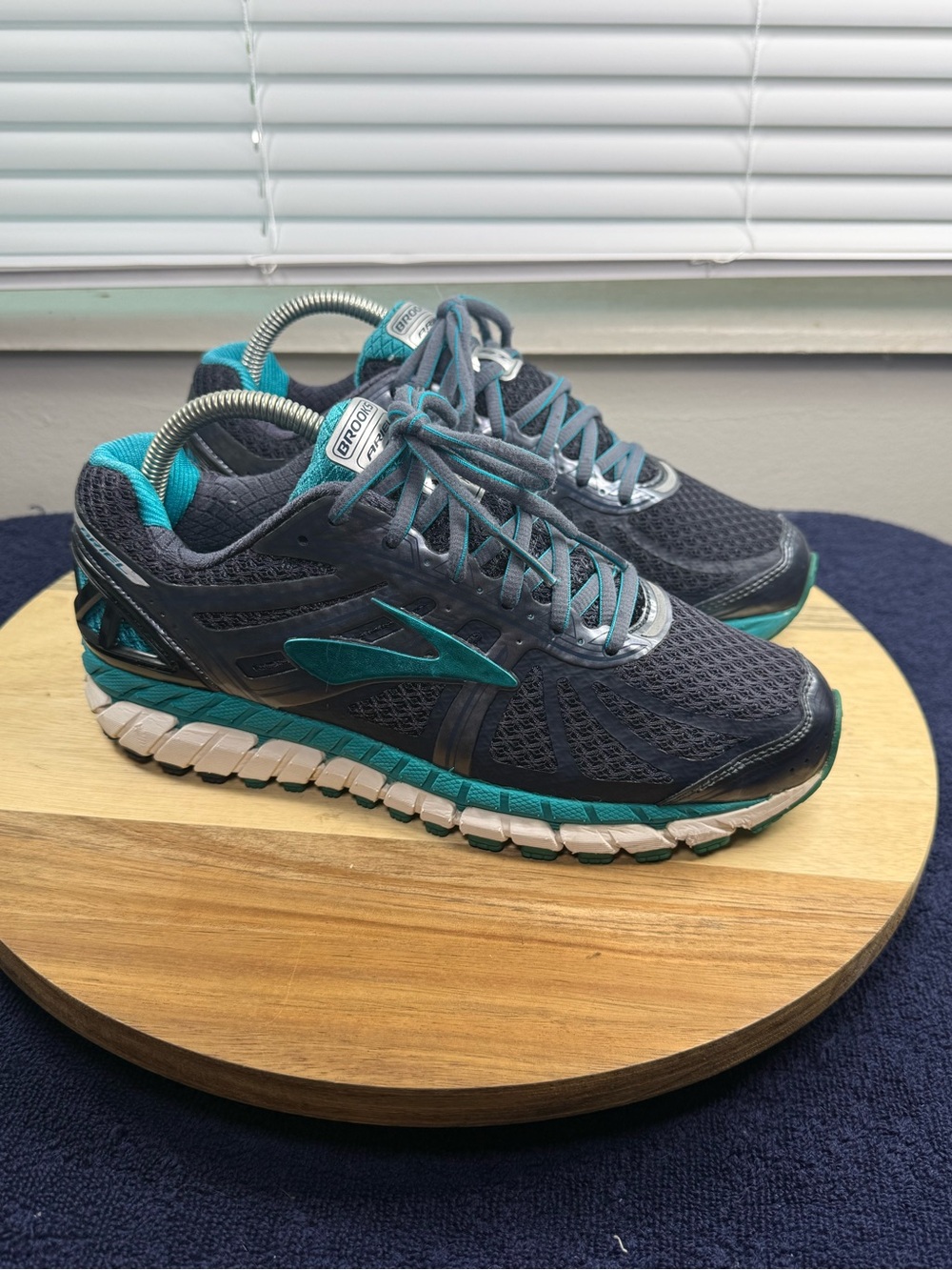 Brooks Ariel 16 (Women’s 8.5)